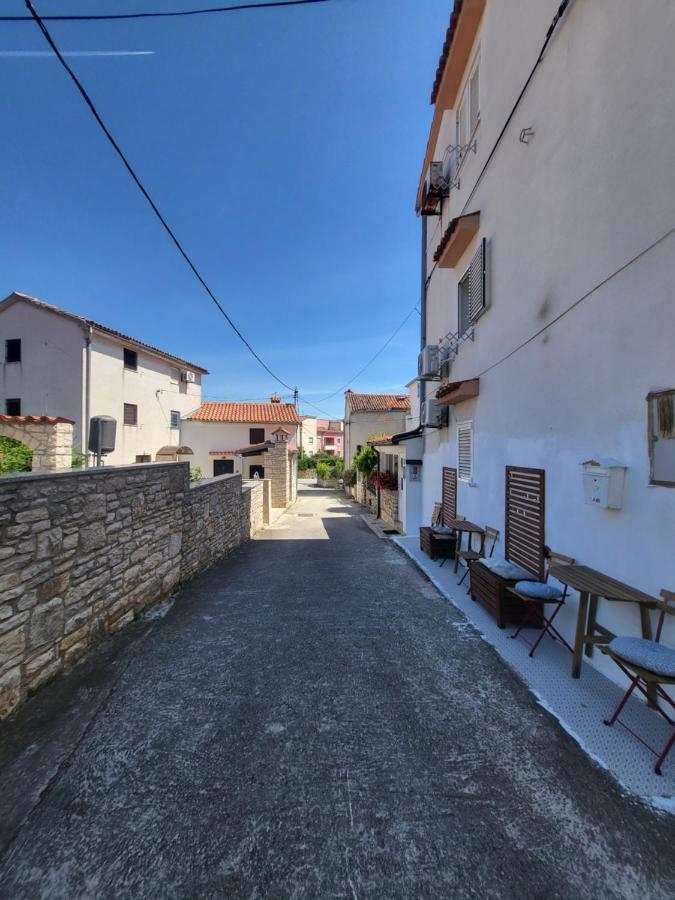 Studio Prommontore Premantura Bagian luar foto