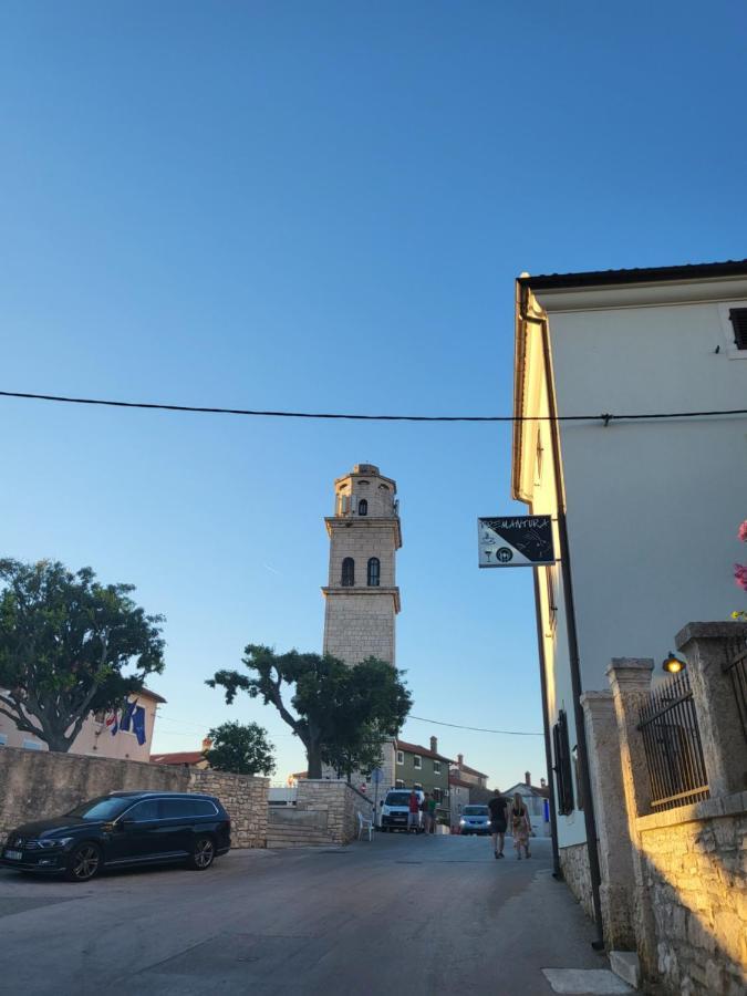 Studio Prommontore Premantura Bagian luar foto